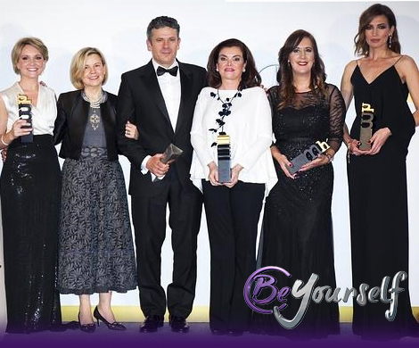 VII_PREMIOS_MUJERHOY_FOTO_FAMILIA--560x420